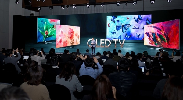 한종희 삼성전자 사장이 'QLED TV' 신제품을 발표하고 있다. /사진=삼성전자