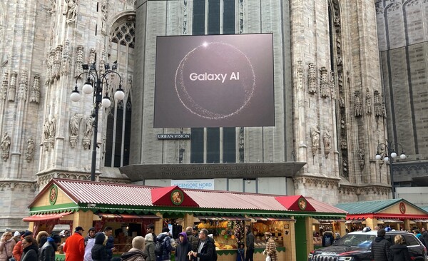 ▲이탈리아 밀라노 두오모(Duomo) 광장의 '삼성 갤럭시 언팩 2024' 디지털 옥외광고.